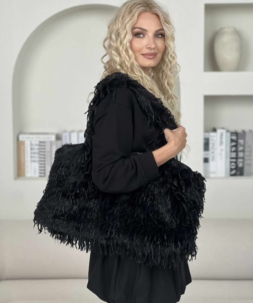 Rankinė, ilgesnio kailiuko, juoda