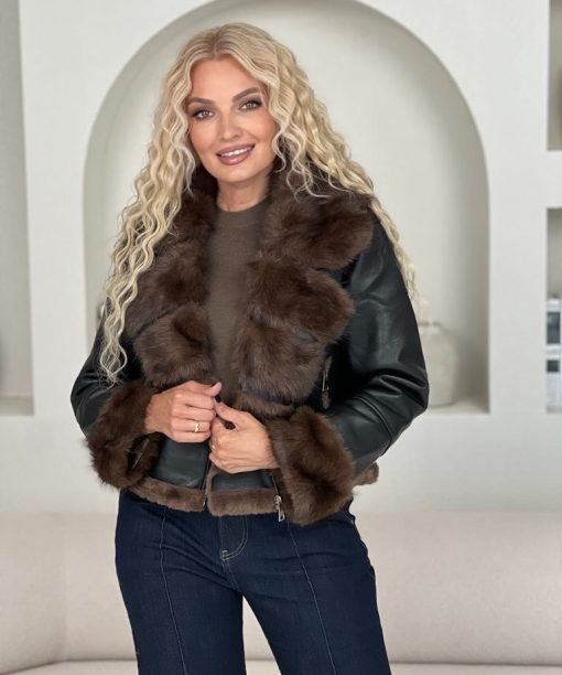 Dirbtinės odos striukė su dirbtinio kailio detalėmis, šokoladas