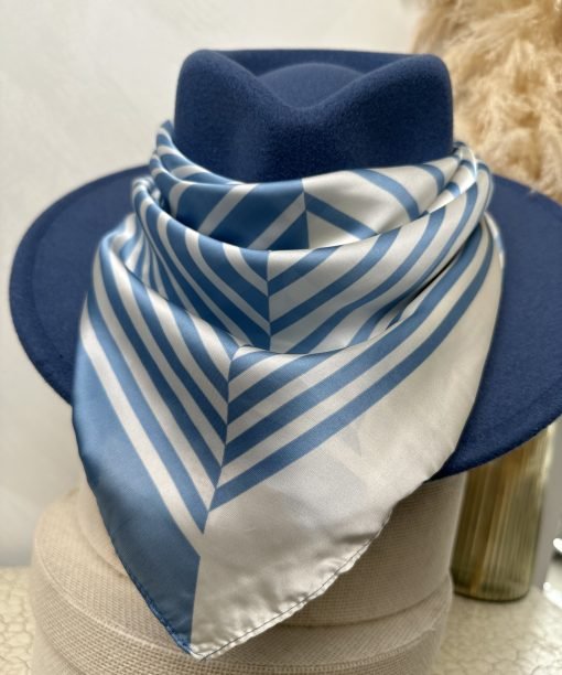 Džinso spalvos skarelė