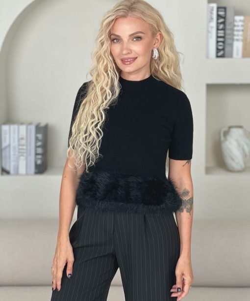 Alternative view of Megztinis, su kailiuku apačioje, juodas