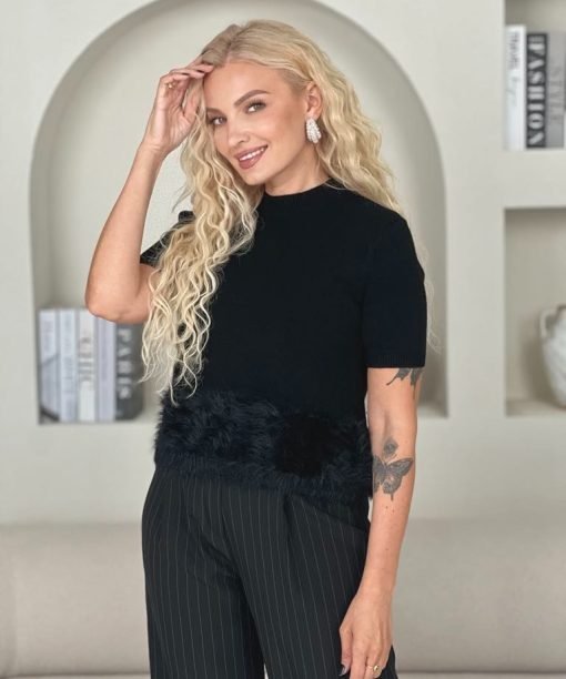 Megztinis, su kailiuku apačioje, juodas