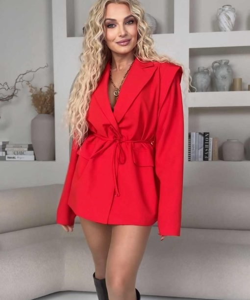 Švarkas , praplatintais pečiais, raudona spalva