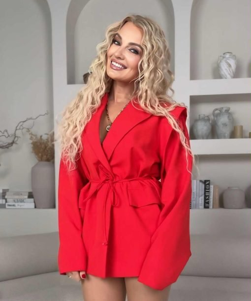 Alternative view of Švarkas , praplatintais pečiais, raudona spalva