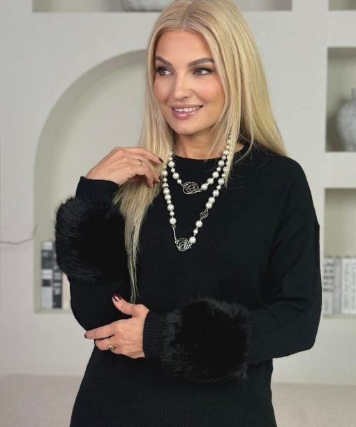 Alternative view of Megztinis su kailiuku ant rankovės, juoda spalva