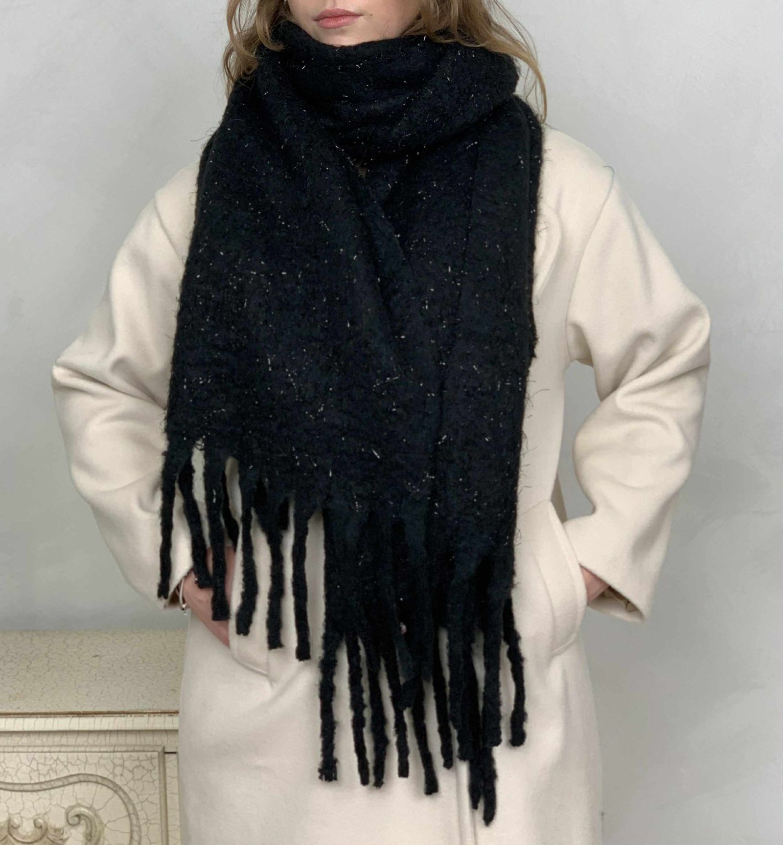 Šalikas su liureksu, juoda spalva