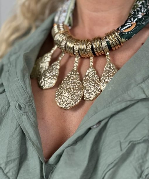 Kaklo papuošalas "Šaukštai”, žalia spalva